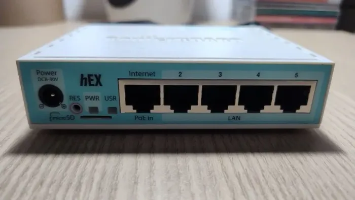 MikroTik hEX RB750Gr3 - RouterBoard Gigabit 5 Portas