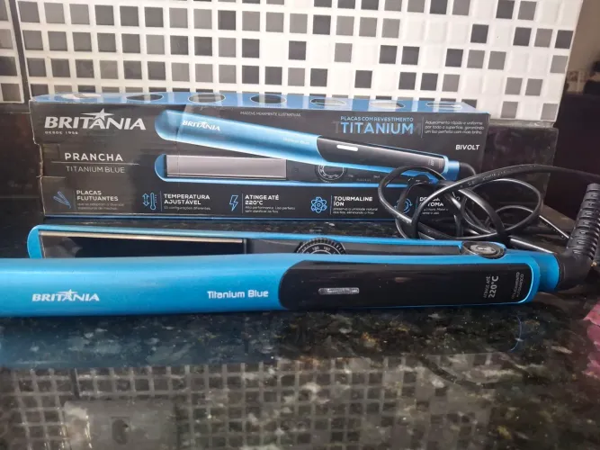 Prancha Titanium Blue Britânia Bivolt 