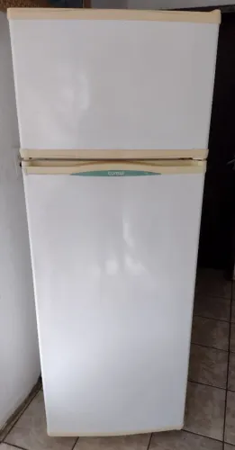 Vendo geladeira Consul 350 funciona tudo certinho