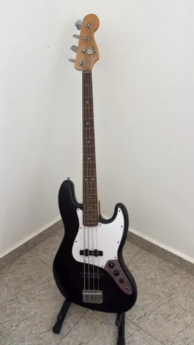 Baixo Fender Squier 4 Cordas + Amplificador Oneal