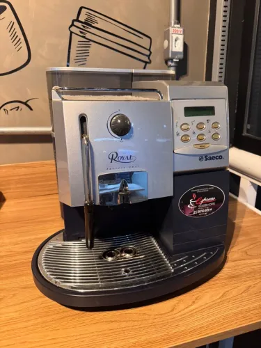 Cafeteira Profissional Saeco Royal - Automática | Expresso + Vaporizador | Revisada