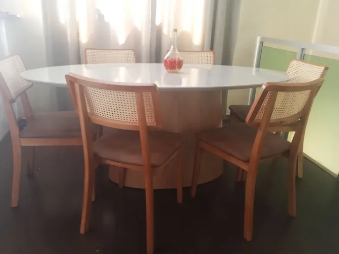 Mesa de Jantar Oval