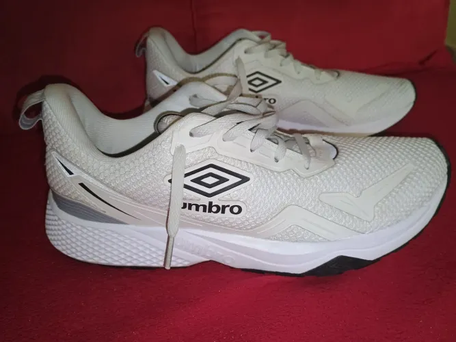 Tênis umbro original número 42 perfeito estado