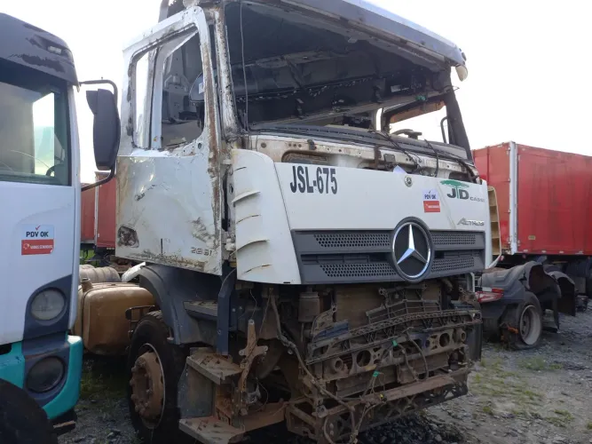 Mercedes-Benz Actros Actros 2651 MP5 LS 6x4 2p (diesel)(E5) 2021/2022 Vamos Seminovos Ribe