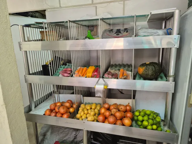 Estante em aluminio pra sacolao  seminova 