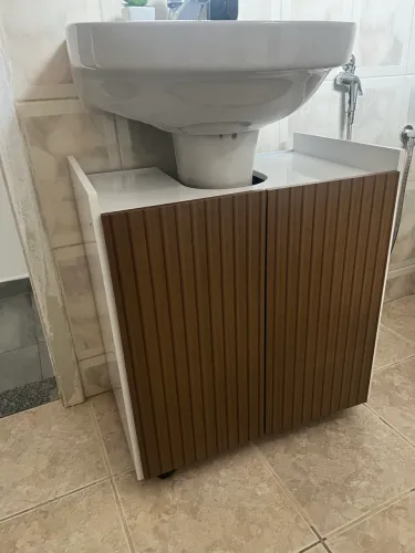Gabinete de banheiro 2 portas com espaço pra coluna