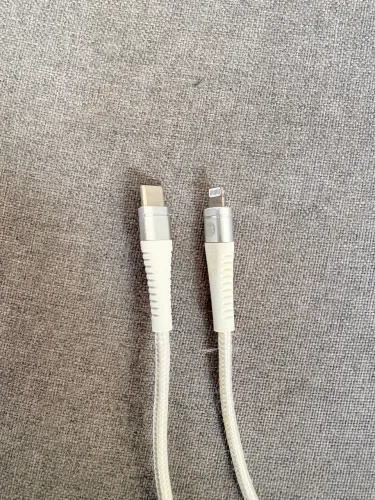 Cabo Lightning branco 1,5m | entrada e saída Lightning