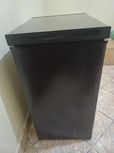 Freezer horizontal 100 litros midea preto. <br>Apenas 6 meses de uso.<br>1200,00 reais