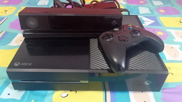 Xbox One Fat com Kinect - perfeito estado.