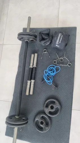  6 Anilhas(12kg) barras,corda,caneleira(3kg),emborrachado. 