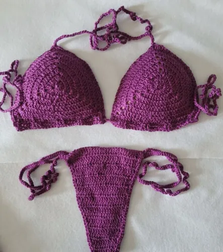 Biquíni e shorts em crochê