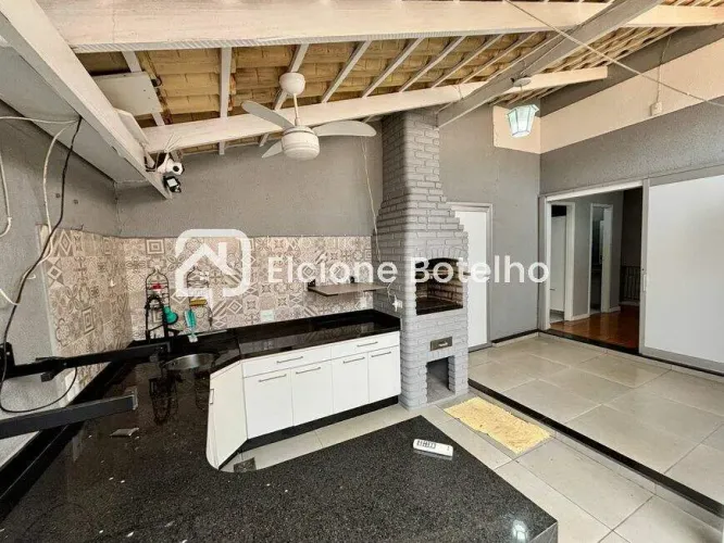 Casa de Condomínio para Aluguel em Uberlândia - 3 Dormitórios, 2 Vagas, 2 Salas