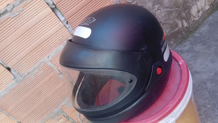 Vendo 2 capacete zero no precinho