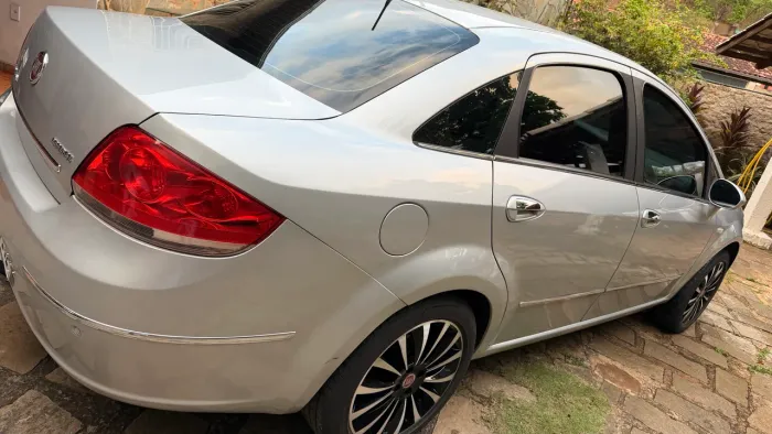 Fiat Linea Essence 1.8 Flex 16V 4P 2012