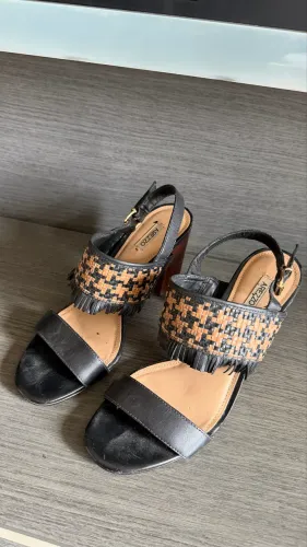Sandália Arezzo tamanho 37
