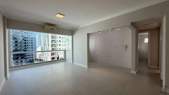 Apartamento à venda, no Solar Moema II em Balneário Camboriú, Centro, com 2 quartos, 73m²