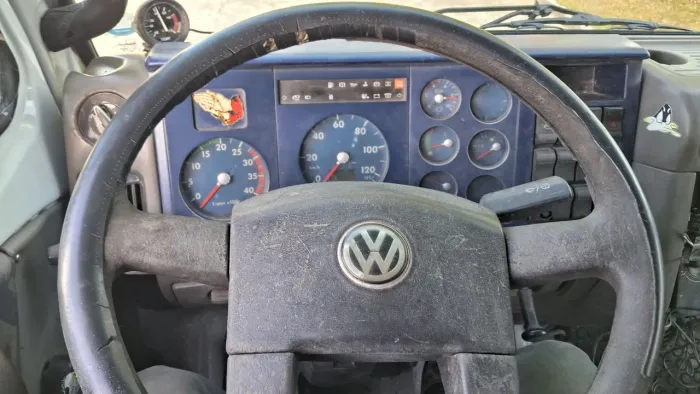 Vendo caminhão bau 7100 ano 2000 mwm sere 10 motor e caixa revisado no ponto de transferir