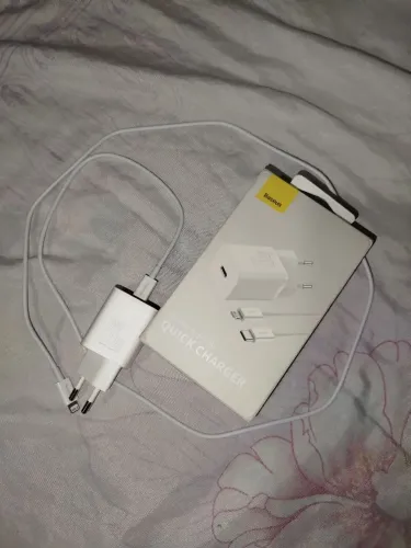 Vendo esse carregador de iPhone Baseus de 20w