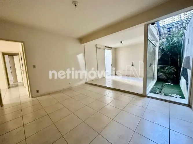 Área privativa à venda com 241 m²; de área, 03 quartos, 01 suíte, 03 banheiros e 03 vagas.