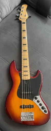 Contrabaixo Sire Marcus Miller V7 5 Cordas.