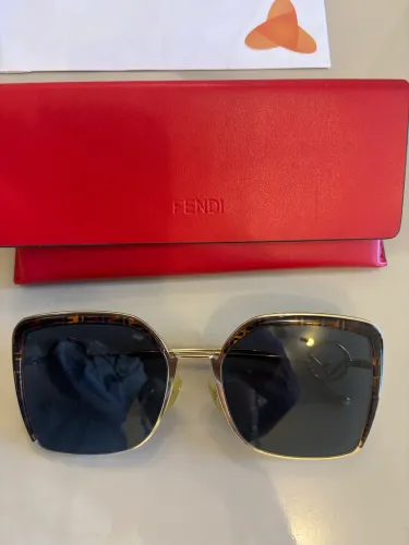 Óculos fendi