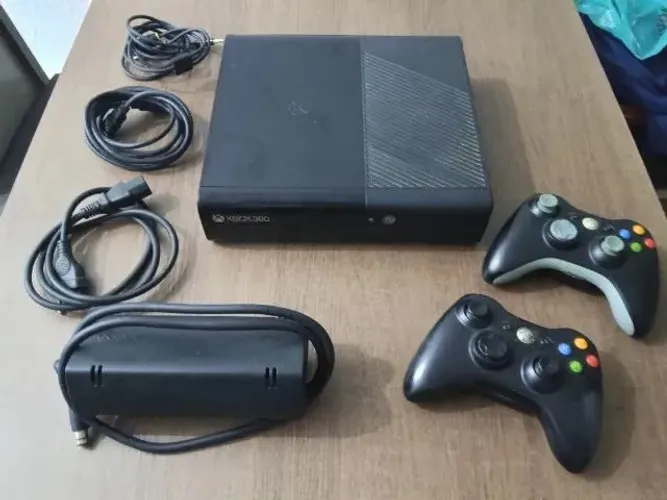 Videogame Console Xbox 360 com controle novo