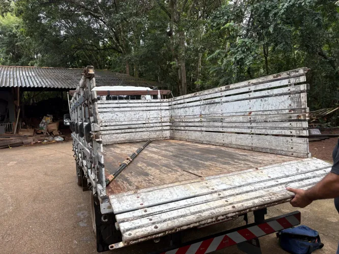 Vendo ótima carroceria do kia bongo .
