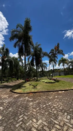 Vende-se chácara no Belvedere Bandeirante.