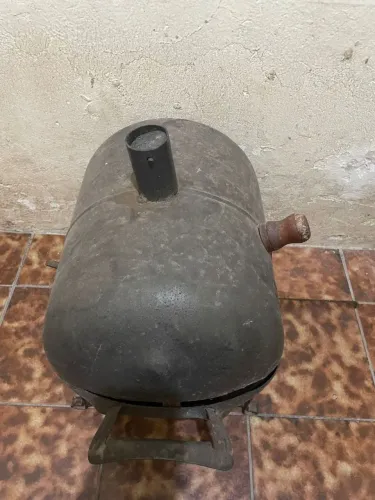 Vendo essa churrasqueira no bafo usada uma vez valor pra vim buscar 60 reais