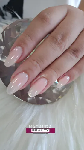 Vaga para manicure que faça alongamento 