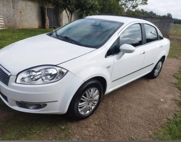 Fiat Linea Essence 1.8 Flex 16V 4P 2013