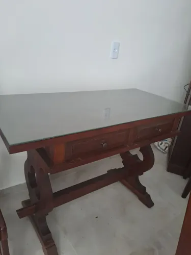 Escrivaninha antiga em perfeitas condições
