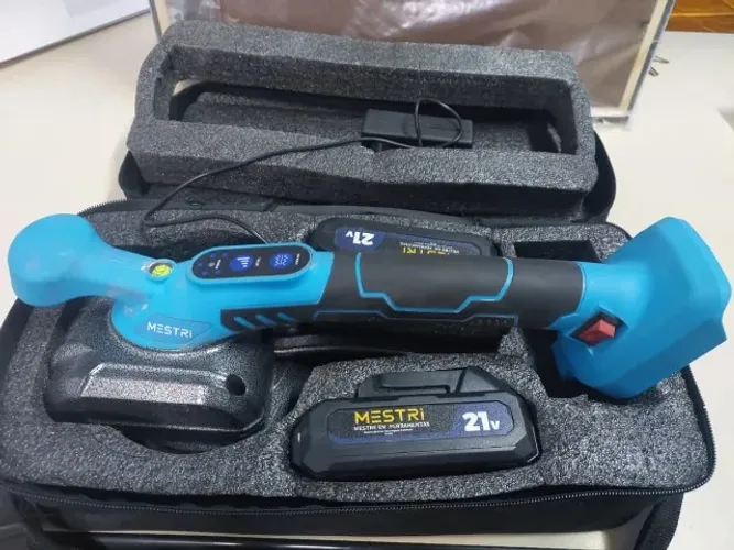 Máquina de assentar pisos Mestri em ferramentas