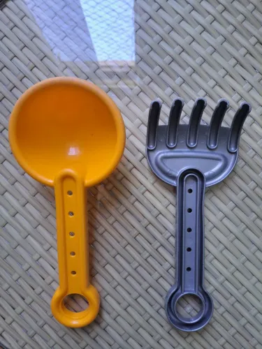 Kit de Brinquedos para Brincar na Areia - Pá e Ancinho