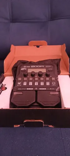 Pedaleira zoom g1 four