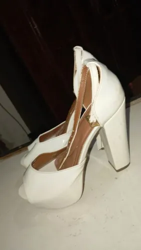 Sapatos de salto