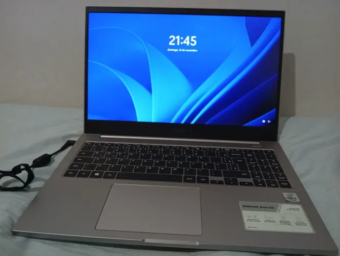 Samsung Book E30