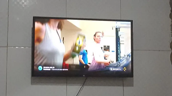 Vendo tv LG 32 polegadas nunca foi mexida pega tudo