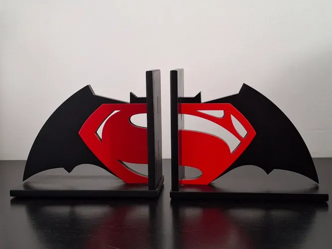 Aparador de livros Batman e Superman