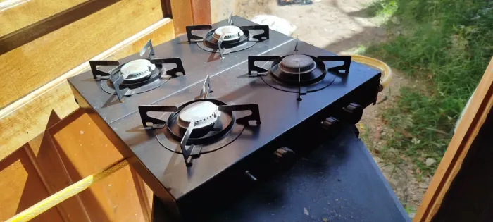 Fogão tipo Cooktop, só está sujo, mas está novo, usei nem 1 mes