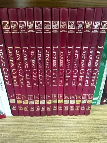 ? Coleção Larousse Cultural à venda!