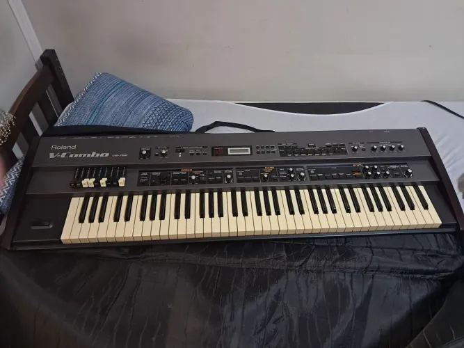 Teclado Roland VR 760 V Combo