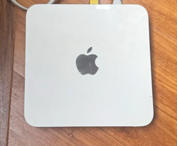 Apple AirPort Time Capsule branco com armazenamento em disco rígido integrado