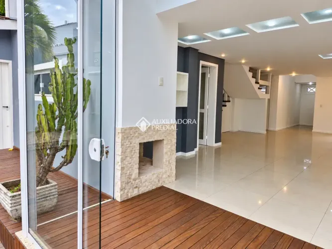 Imóvel para aluguel tem 276 metros quadrados com 4 quartos em João Paulo - Florianópolis -