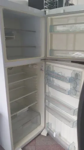 Geladeira Duplex Bosch em bom estado e funcionando. 220 volts.