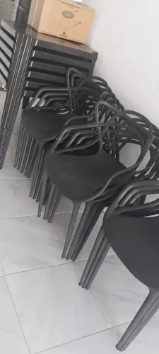Vendo mesa e cadeira