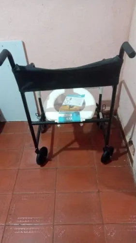 Cadeira de rodas pra banho