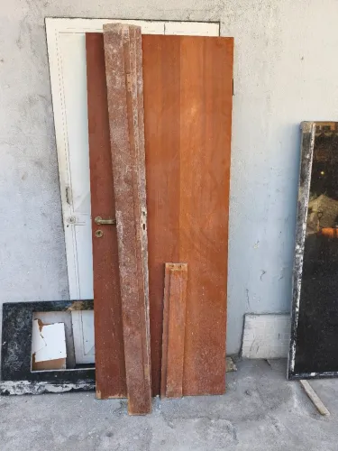 Porta lisa+ aduela + dobradiça + fechadura
