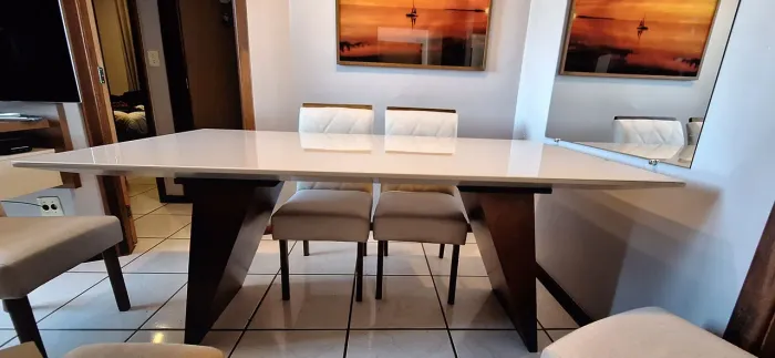 Mesa com 6 cadeiras