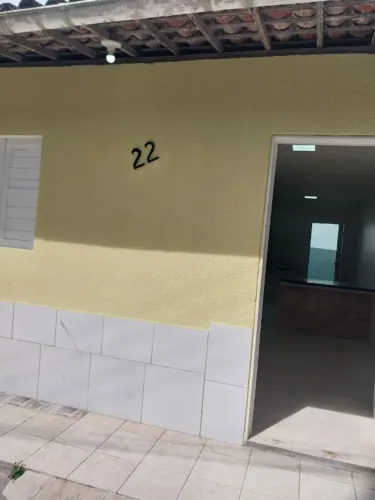 CASA COM 2 QUARTOS, SALA E COZINHA CONJUGADA, BANHEIRO SOCIAL E 1 (UMA) ÁREA DE SERVIÇO